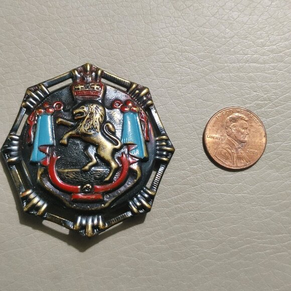 Large Hexagonal Lion Crest Brooch Pin Vintage Bronze Enamel Crown Banner Design - Picture 4 of 9